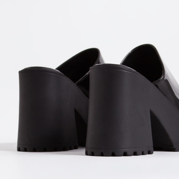 𝙇𝙖𝙨𝙩 𝙎𝙞𝙯 10🖤Chunky Platform Mule Heels - BLACK